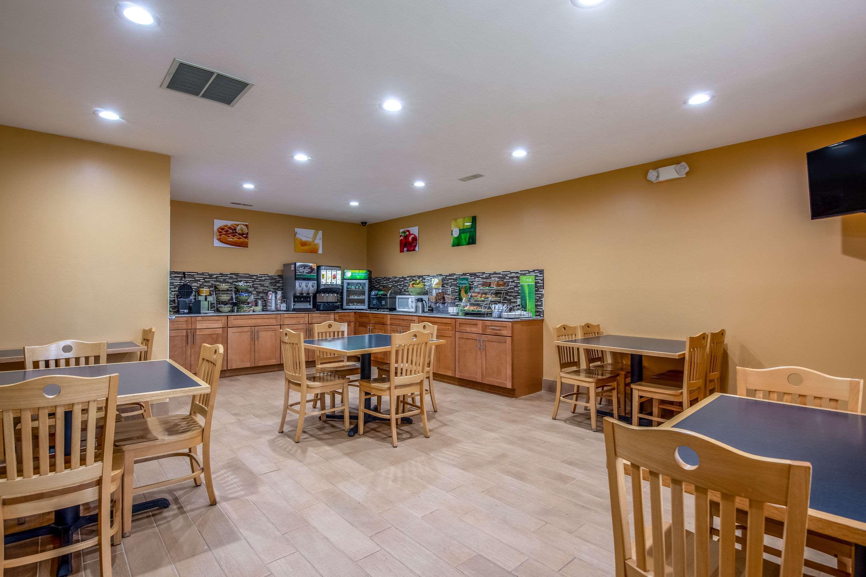 Quality Inn Tully I-81 Exterior photo